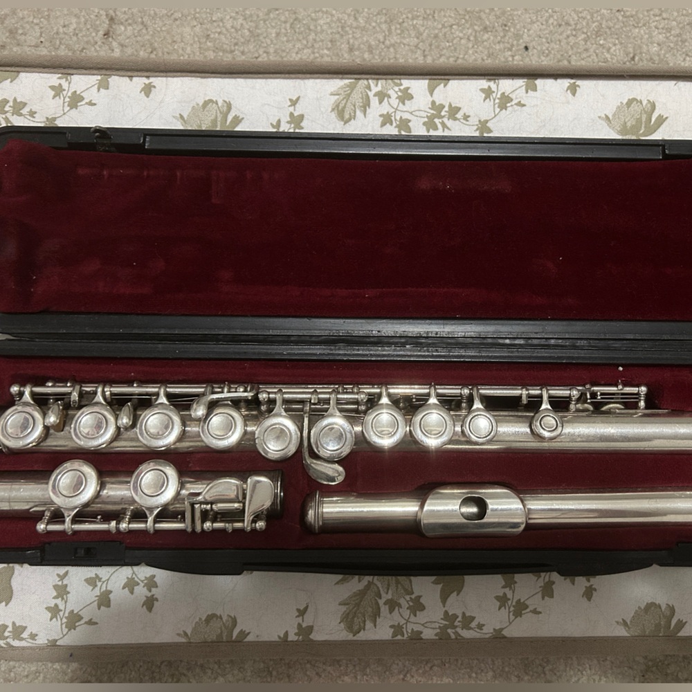 Yamaha Silver Flute with Case
